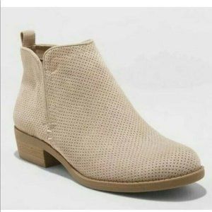 Universal Thread Womens Booties Tan Microsuede Laser Cut Low Heel